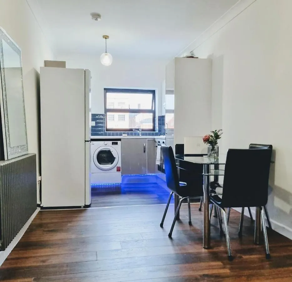 Beautiful Modern Apartment On Wick Lane London