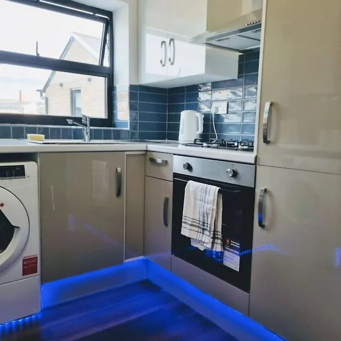 Beautiful Modern Apartment On Wick Lane London