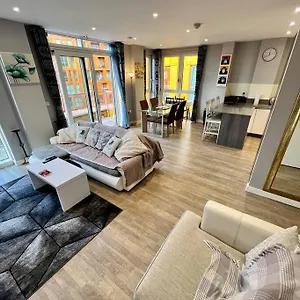 luxury-5-penthouse-greenwich-sleep-9-with-parking.brighton-hotels-england.com/